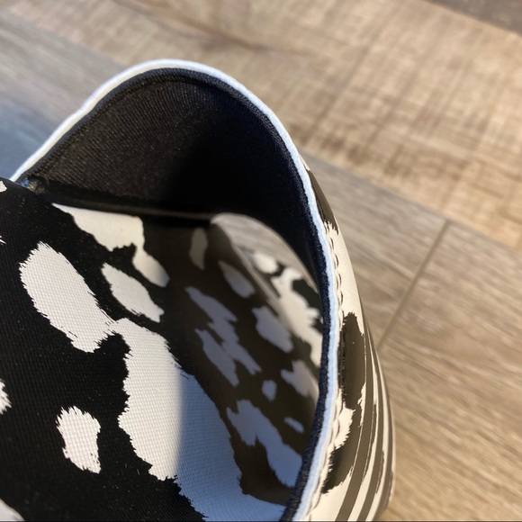 Adidas Adilette Comfort Slides ‘Marimekko Black White’ - Picture 5 of 6